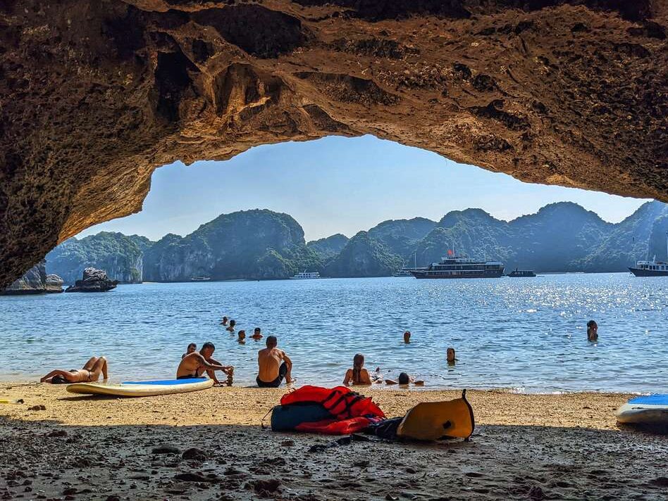 Lan Ha Bay – Ha Long Bay Full Day Cruise and Kayak