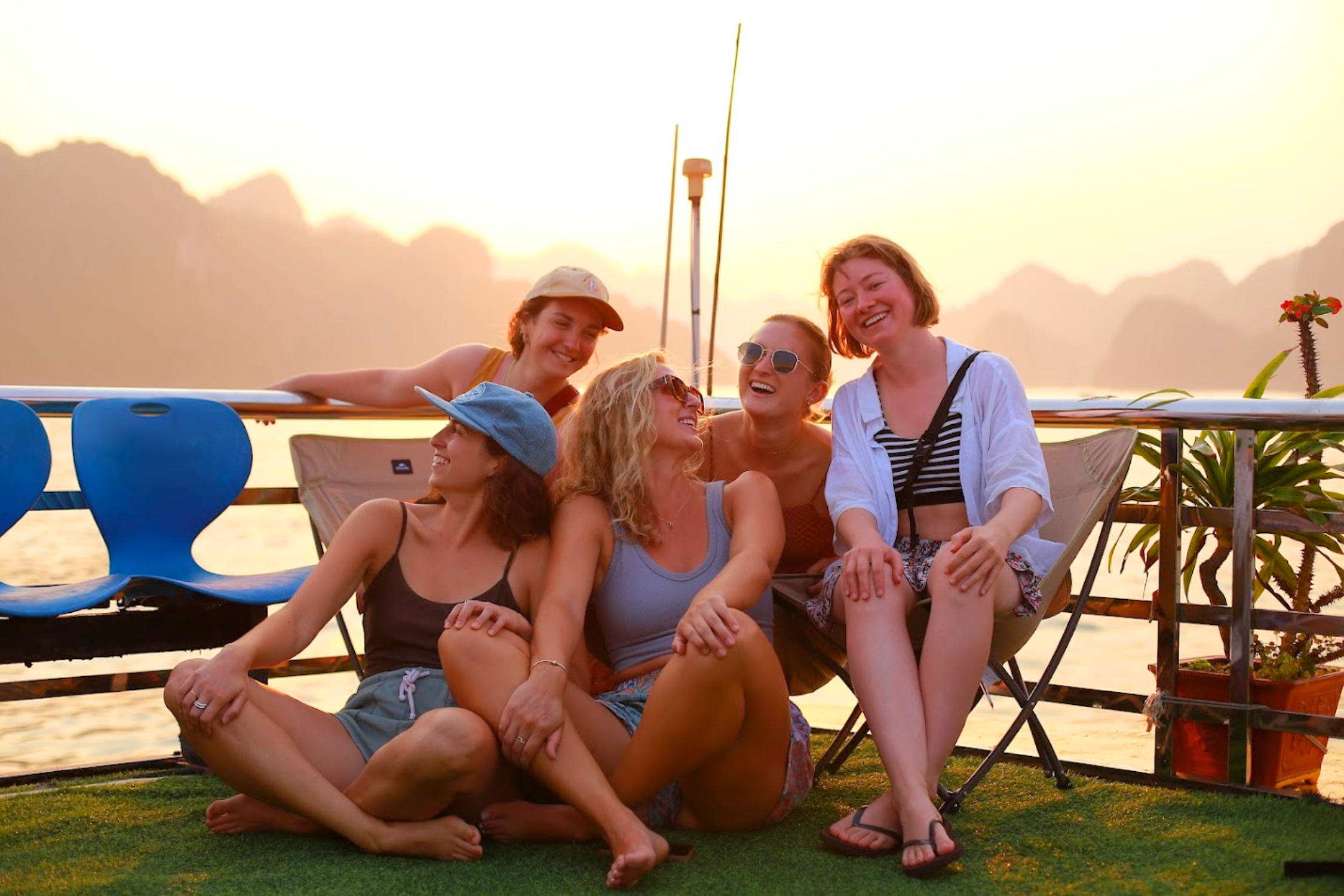 Tourist enjoying the trip with Cat Ba Local
