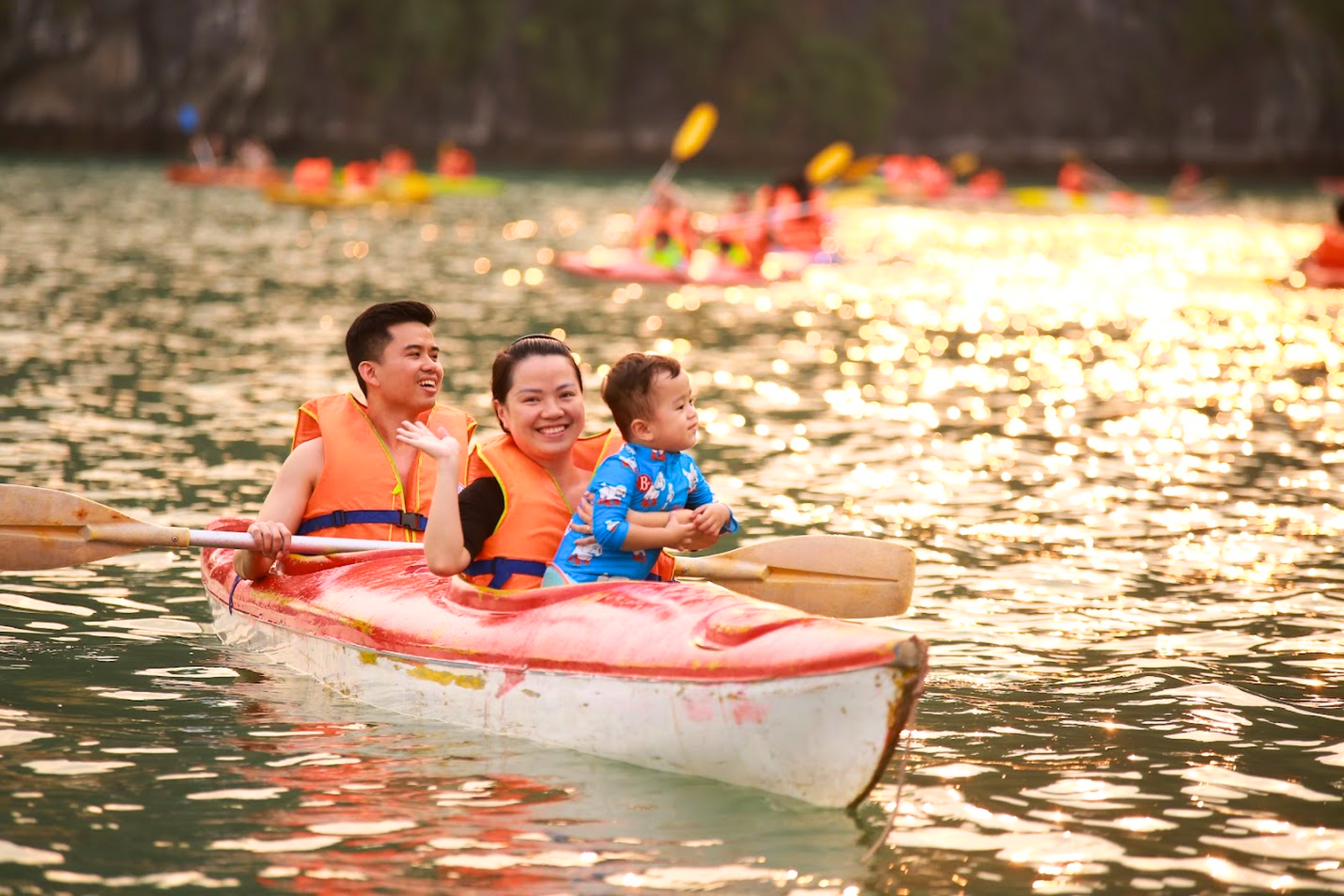 Kayaking in Lan Ha Bay, especially in the sunset view